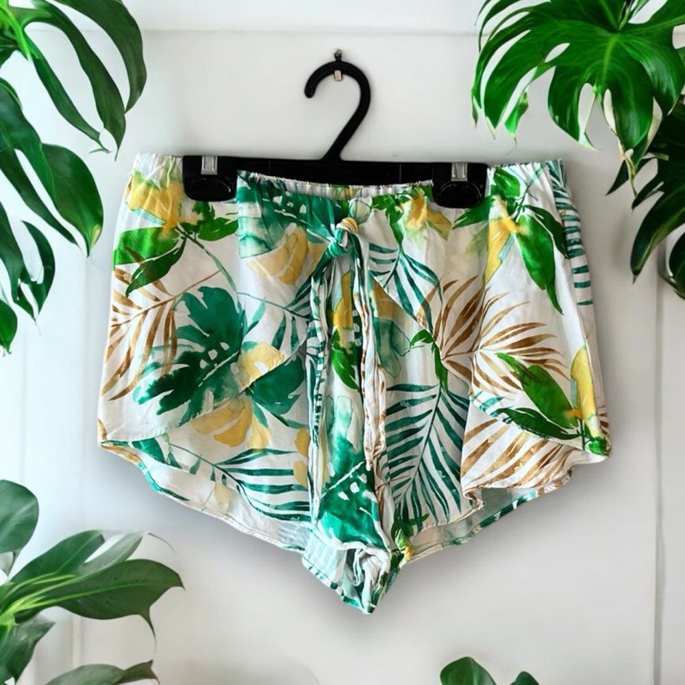 Gianni Bini White with Green/Yellow/Brown Tropical Print Shorts
